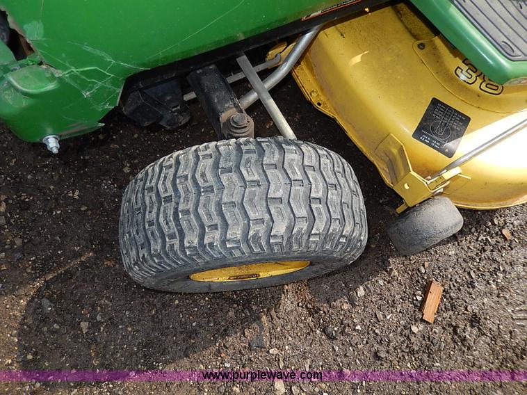 image for item H6205 1993 John Deere LX178 lawn mower