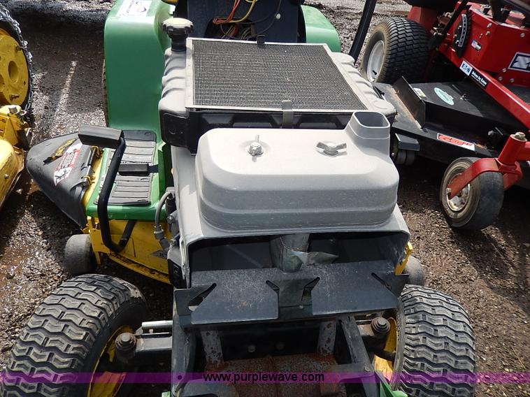 image for item H6205 1993 John Deere LX178 lawn mower