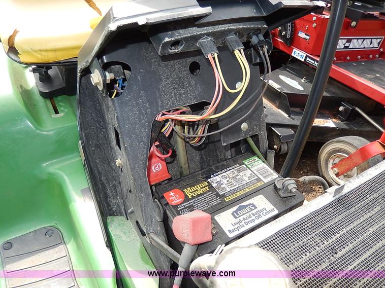 image for item H6205 1993 John Deere LX178 lawn mower