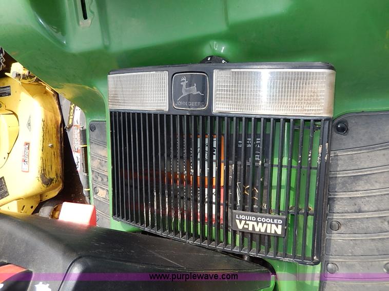 image for item H6205 1993 John Deere LX178 lawn mower
