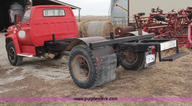 image for item H6891 1978 Chevrolet C65 truck cab and chassis