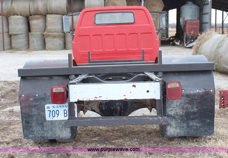 image for item H6891 1978 Chevrolet C65 truck cab and chassis