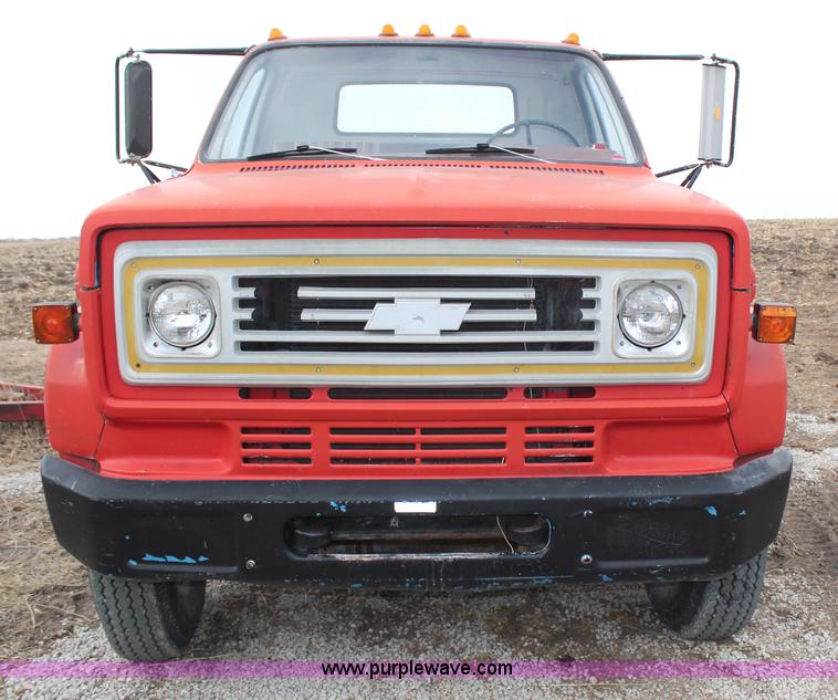 image for item H6891 1978 Chevrolet C65 truck cab and chassis