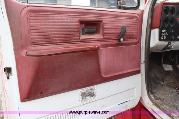 image for item H6891 1978 Chevrolet C65 truck cab and chassis