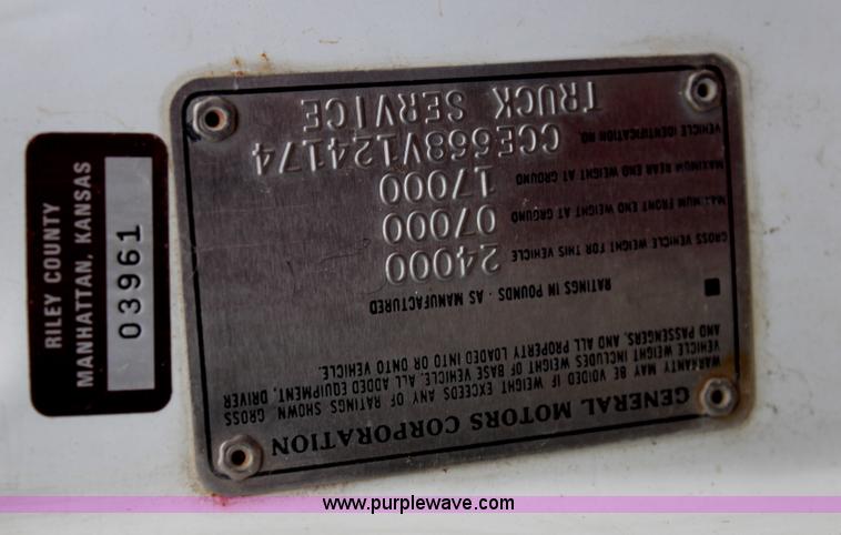 image for item H6891 1978 Chevrolet C65 truck cab and chassis