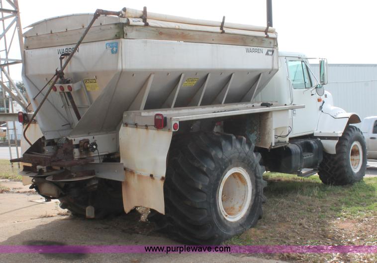 image for item H8266 1996 International 4900 floater spreader truck