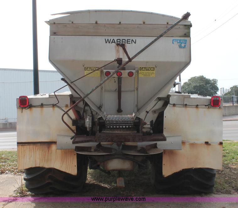 image for item H8266 1996 International 4900 floater spreader truck