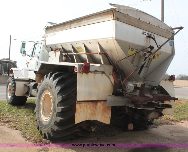 image for item H8266 1996 International 4900 floater spreader truck