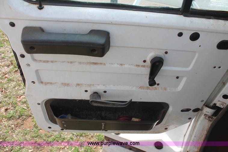 image for item H8266 1996 International 4900 floater spreader truck