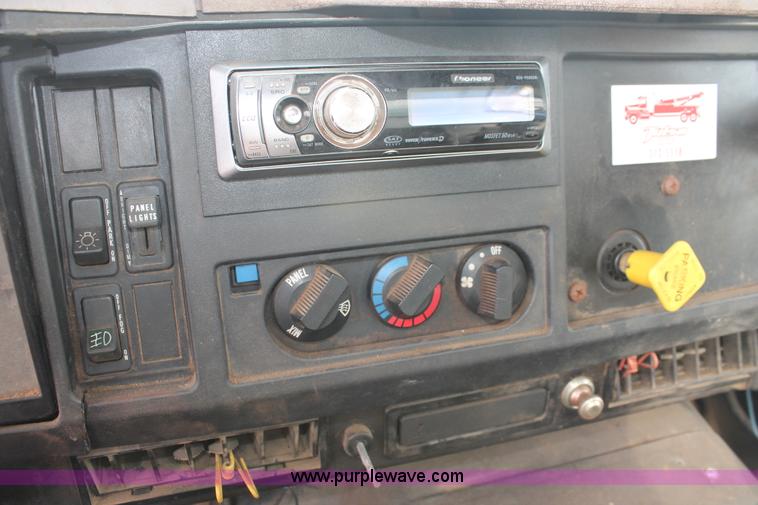 image for item H8266 1996 International 4900 floater spreader truck