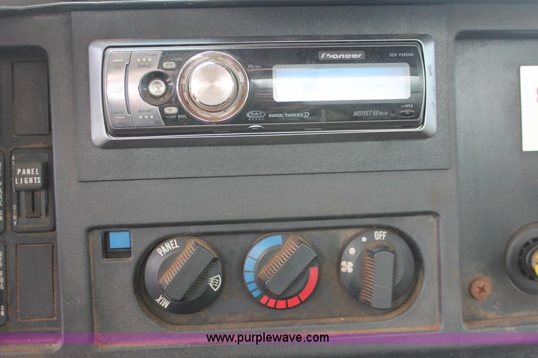 image for item H8266 1996 International 4900 floater spreader truck