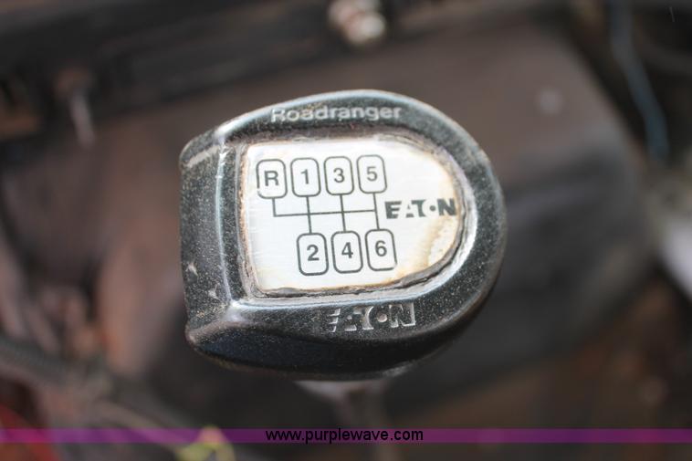 image for item H8266 1996 International 4900 floater spreader truck