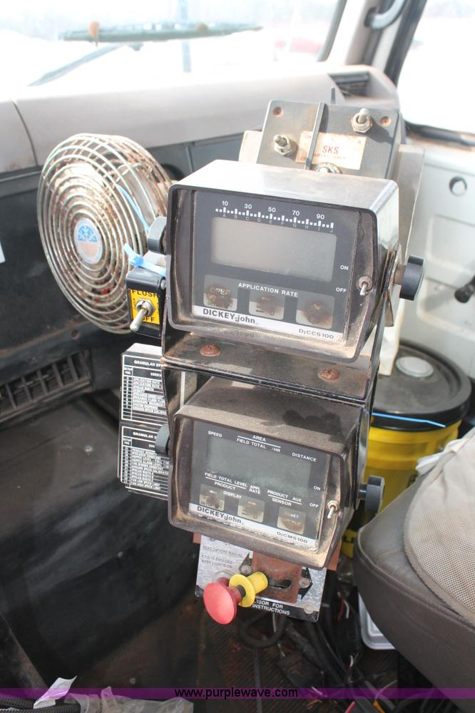 image for item H8266 1996 International 4900 floater spreader truck