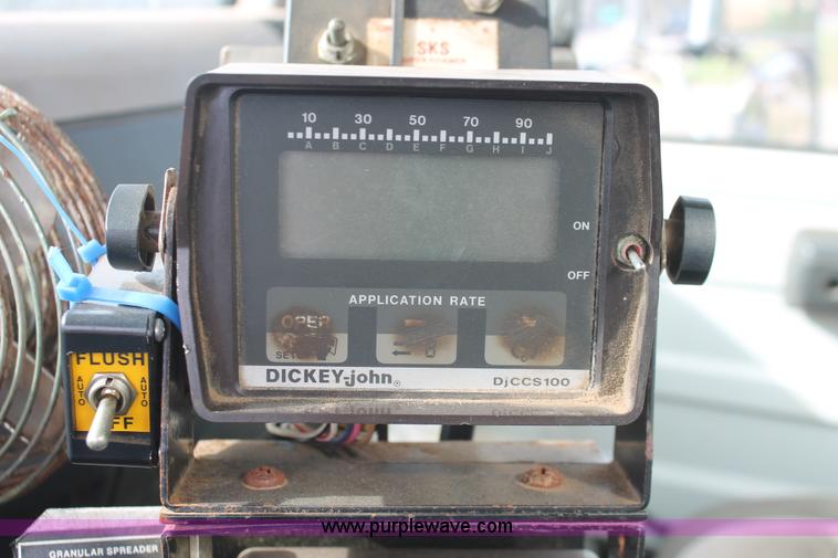 image for item H8266 1996 International 4900 floater spreader truck