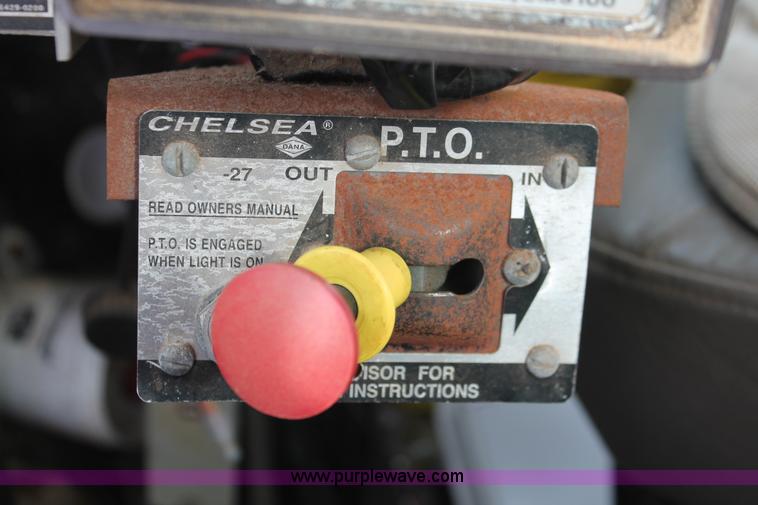 image for item H8266 1996 International 4900 floater spreader truck