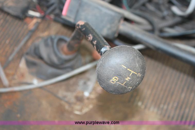 image for item H8266 1996 International 4900 floater spreader truck