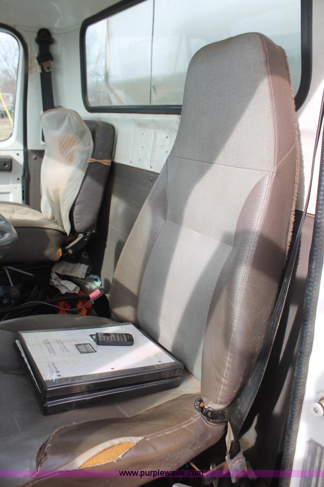 image for item H8266 1996 International 4900 floater spreader truck