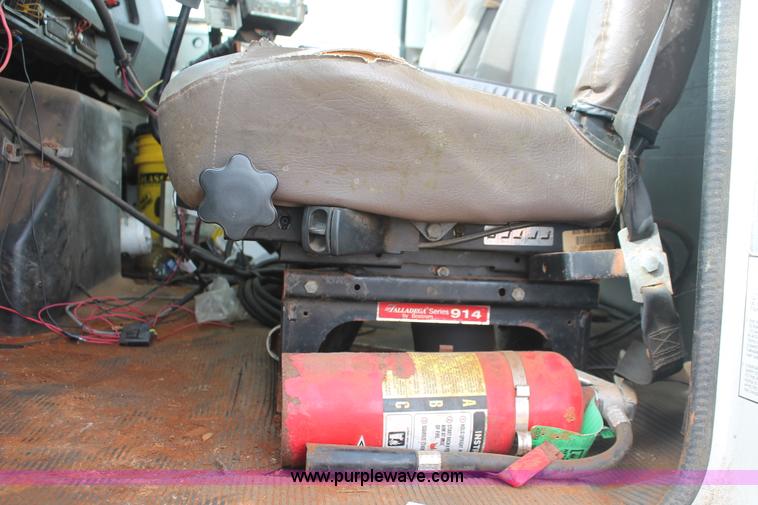 image for item H8266 1996 International 4900 floater spreader truck