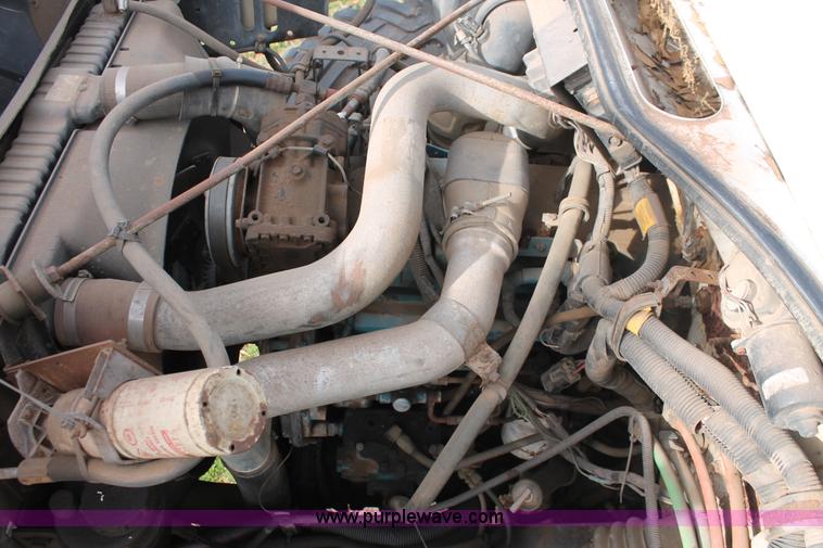 image for item H8266 1996 International 4900 floater spreader truck