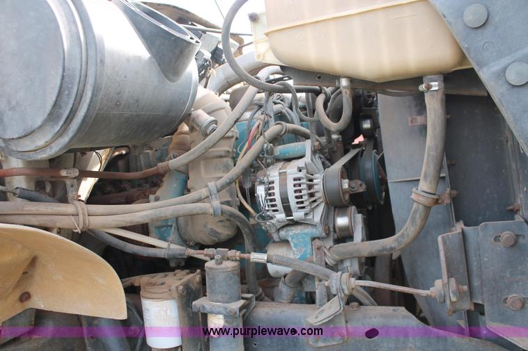 image for item H8266 1996 International 4900 floater spreader truck