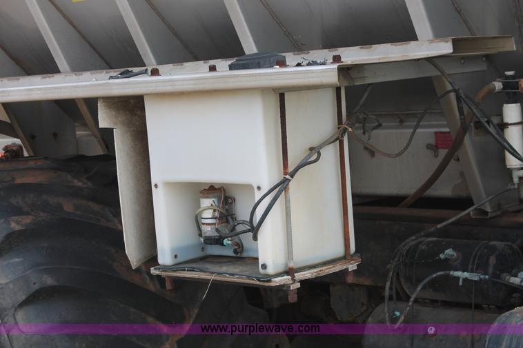 image for item H8266 1996 International 4900 floater spreader truck