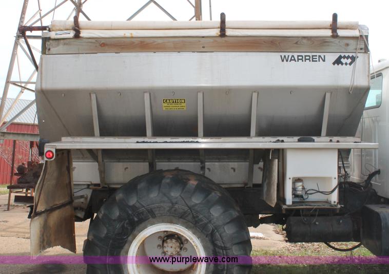 image for item H8266 1996 International 4900 floater spreader truck