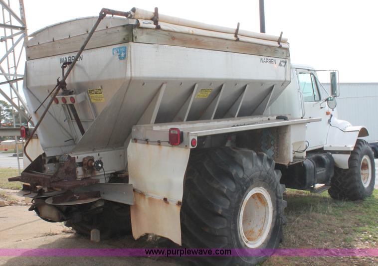 image for item H8266 1996 International 4900 floater spreader truck