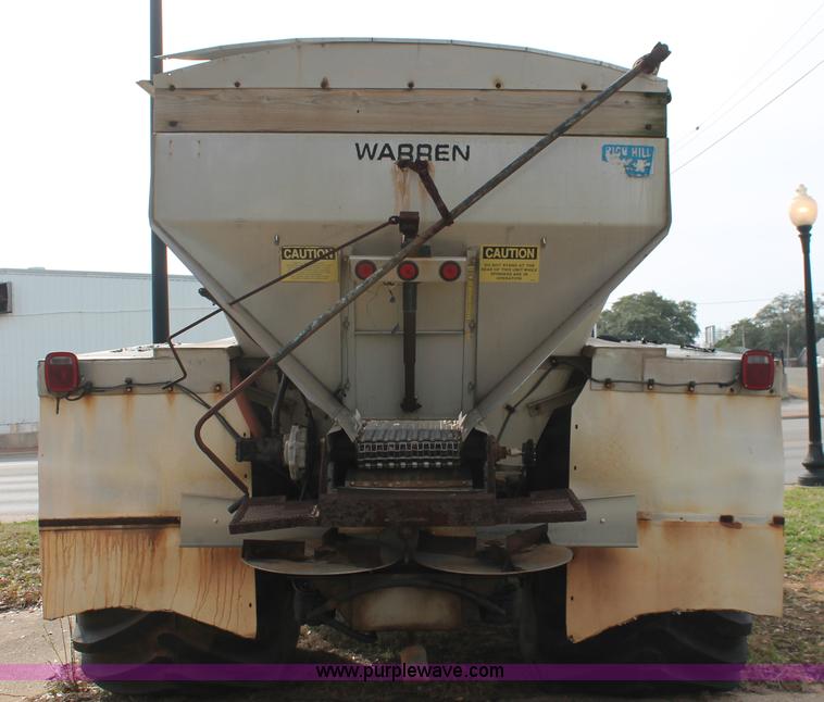 image for item H8266 1996 International 4900 floater spreader truck