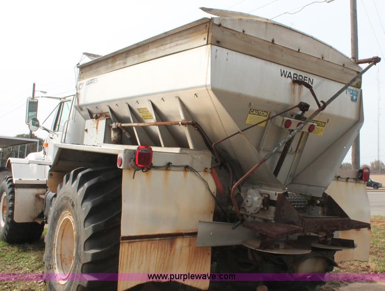 image for item H8266 1996 International 4900 floater spreader truck