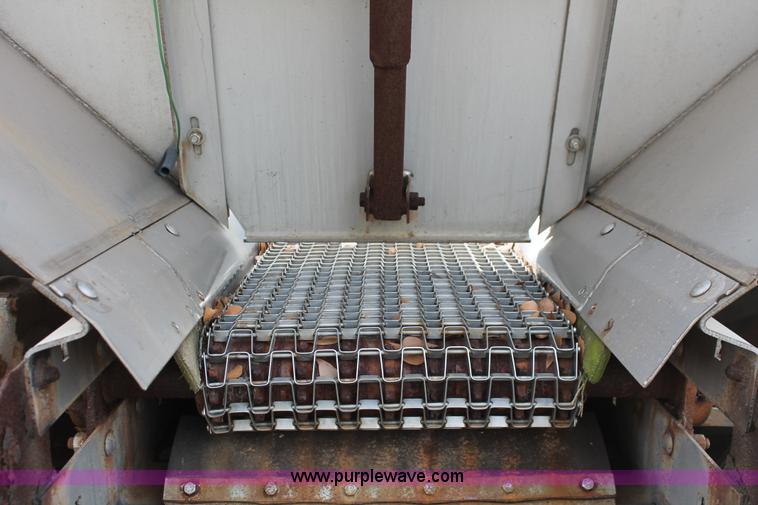 image for item H8266 1996 International 4900 floater spreader truck