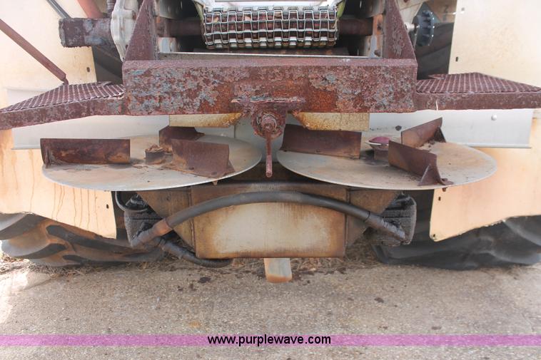 image for item H8266 1996 International 4900 floater spreader truck