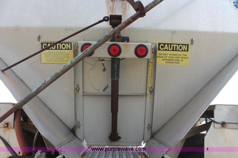 image for item H8266 1996 International 4900 floater spreader truck