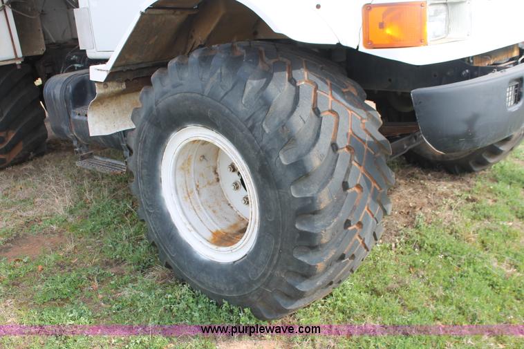 image for item H8266 1996 International 4900 floater spreader truck