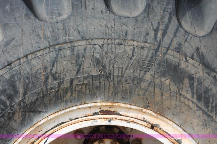 image for item H8266 1996 International 4900 floater spreader truck