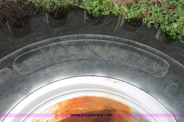 image for item H8266 1996 International 4900 floater spreader truck