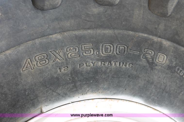 image for item H8266 1996 International 4900 floater spreader truck