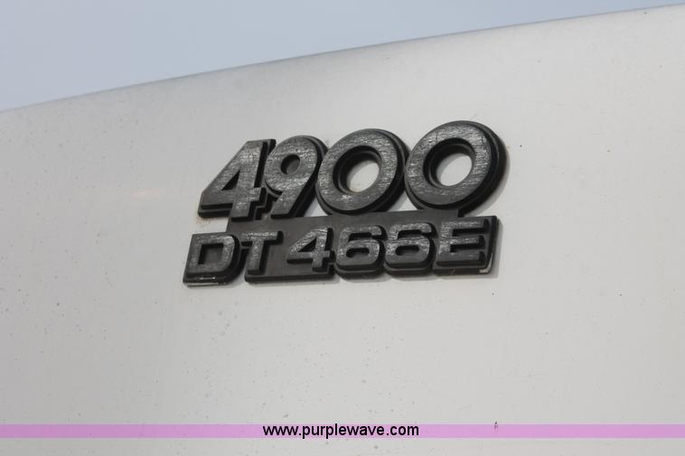 image for item H8266 1996 International 4900 floater spreader truck