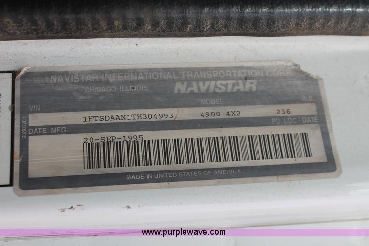 image for item H8266 1996 International 4900 floater spreader truck