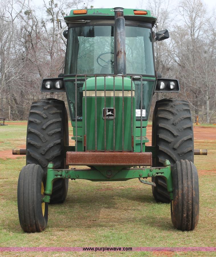 image for item H8268 1982 John Deere 4440 tractor