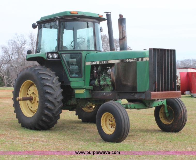 image for item H8268 1982 John Deere 4440 tractor