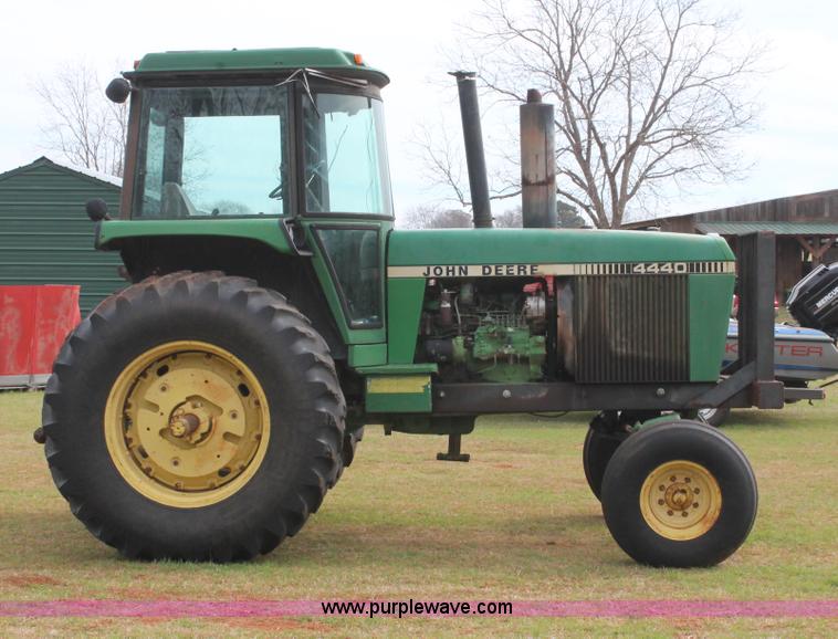 image for item H8268 1982 John Deere 4440 tractor
