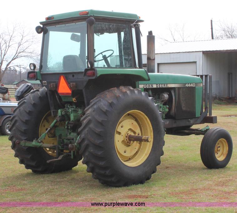 image for item H8268 1982 John Deere 4440 tractor