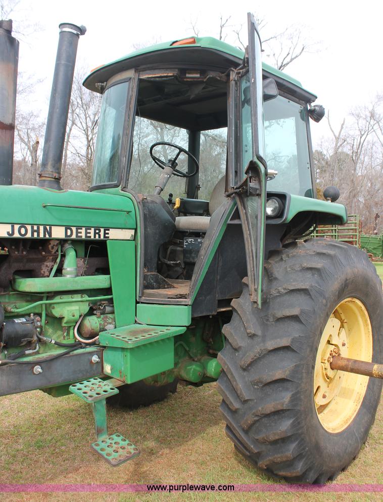 image for item H8268 1982 John Deere 4440 tractor