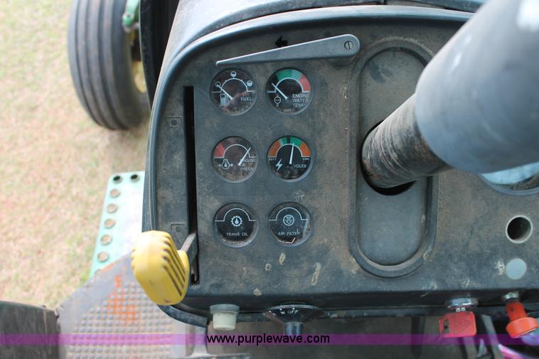 image for item H8268 1982 John Deere 4440 tractor