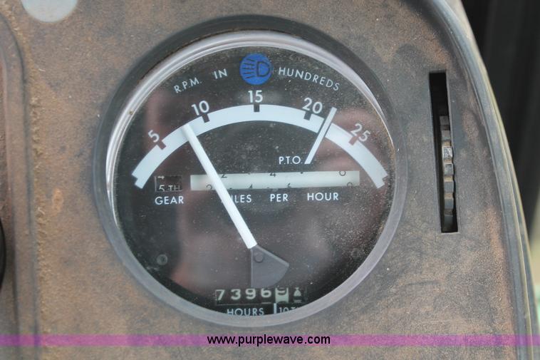 image for item H8268 1982 John Deere 4440 tractor