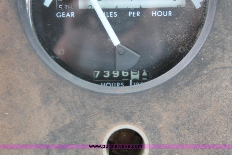 image for item H8268 1982 John Deere 4440 tractor