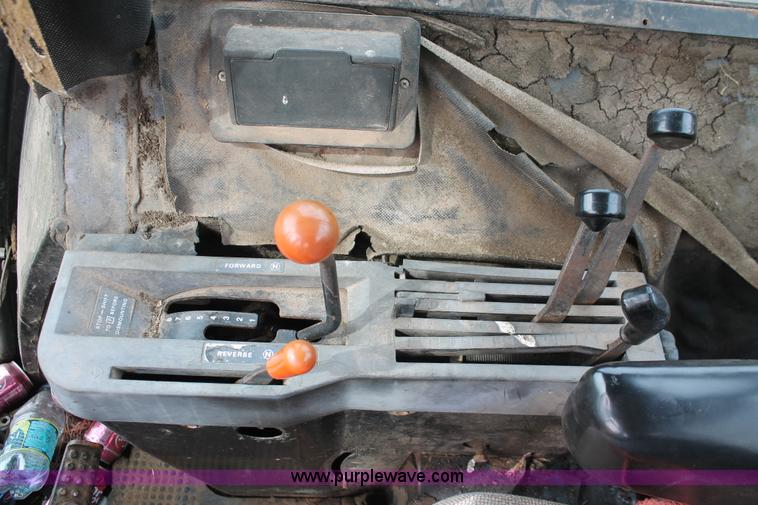 image for item H8268 1982 John Deere 4440 tractor