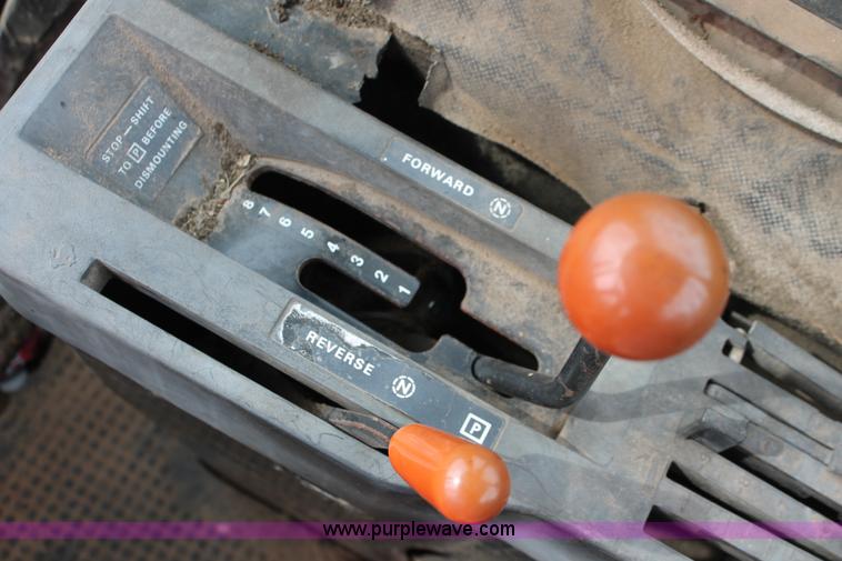 image for item H8268 1982 John Deere 4440 tractor