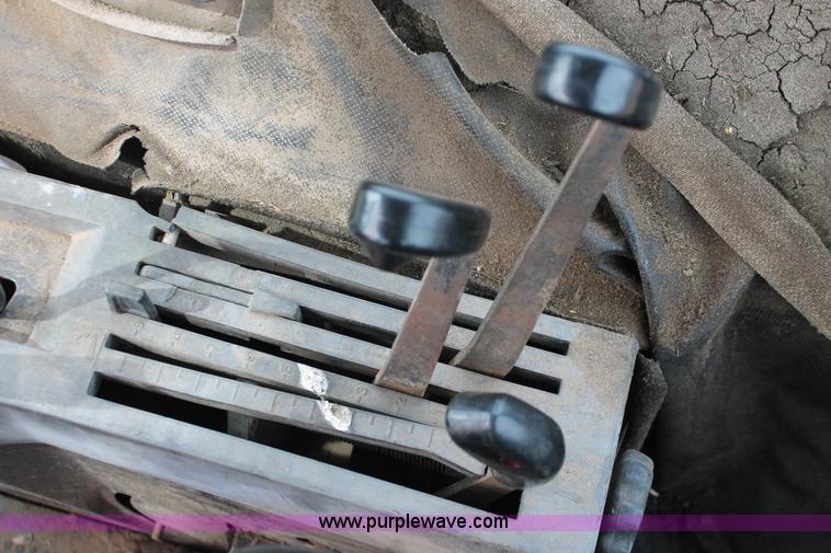 image for item H8268 1982 John Deere 4440 tractor