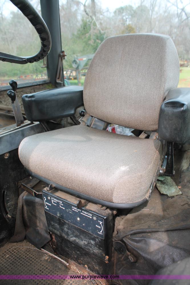 image for item H8268 1982 John Deere 4440 tractor